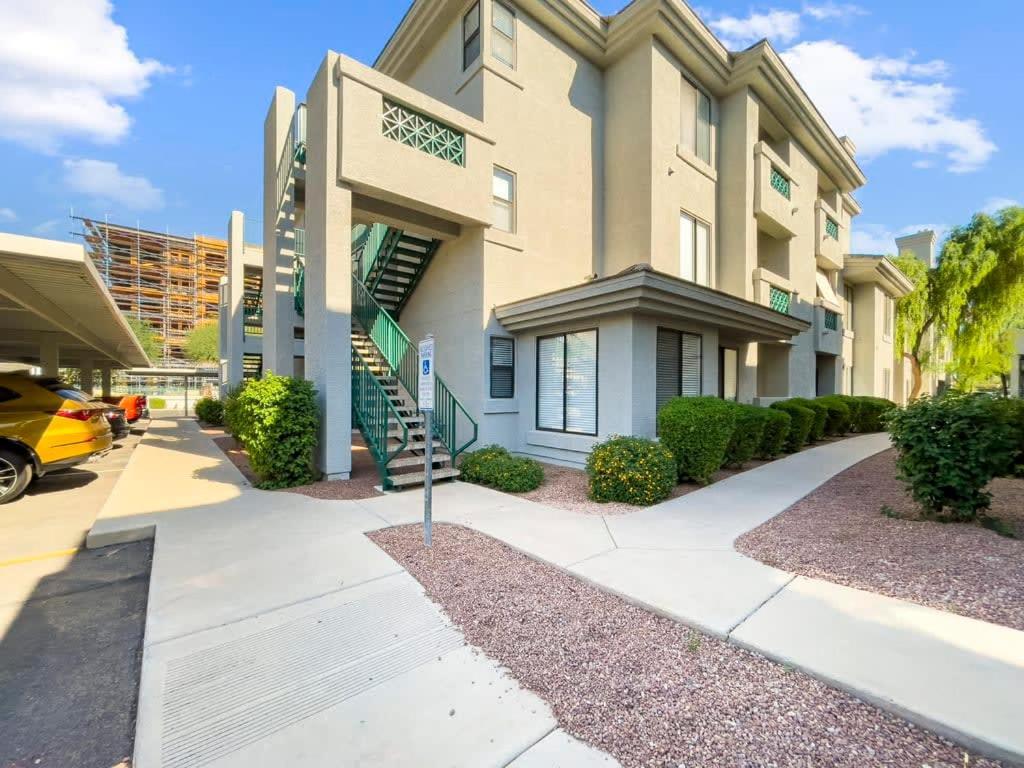 Apartment Two Cozysuites At Kierland Commons With Pool Scottsdale