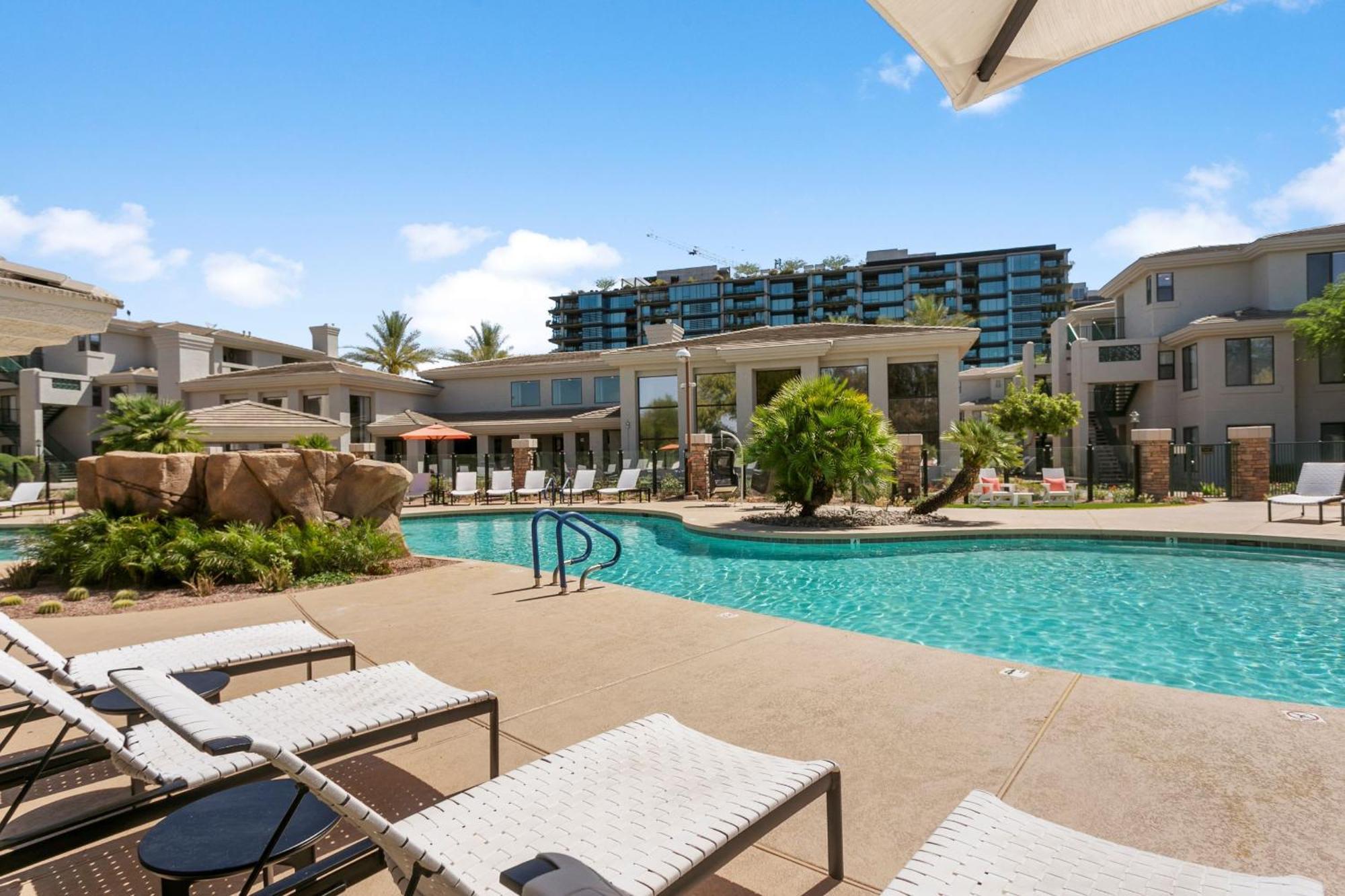 Two Cozysuites At Kierland Commons With Pool Scottsdale