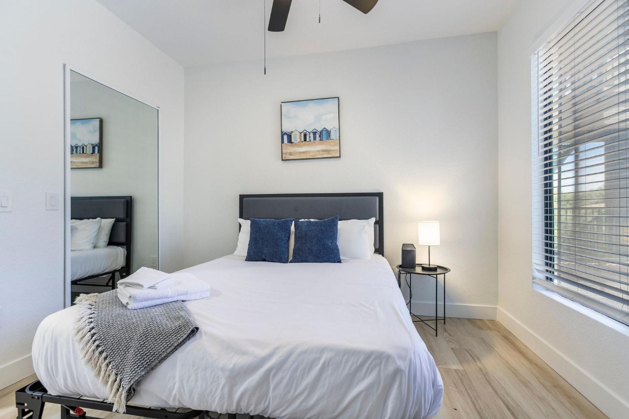 Two Cozysuites At Kierland Commons With Pool Apartment Scottsdale