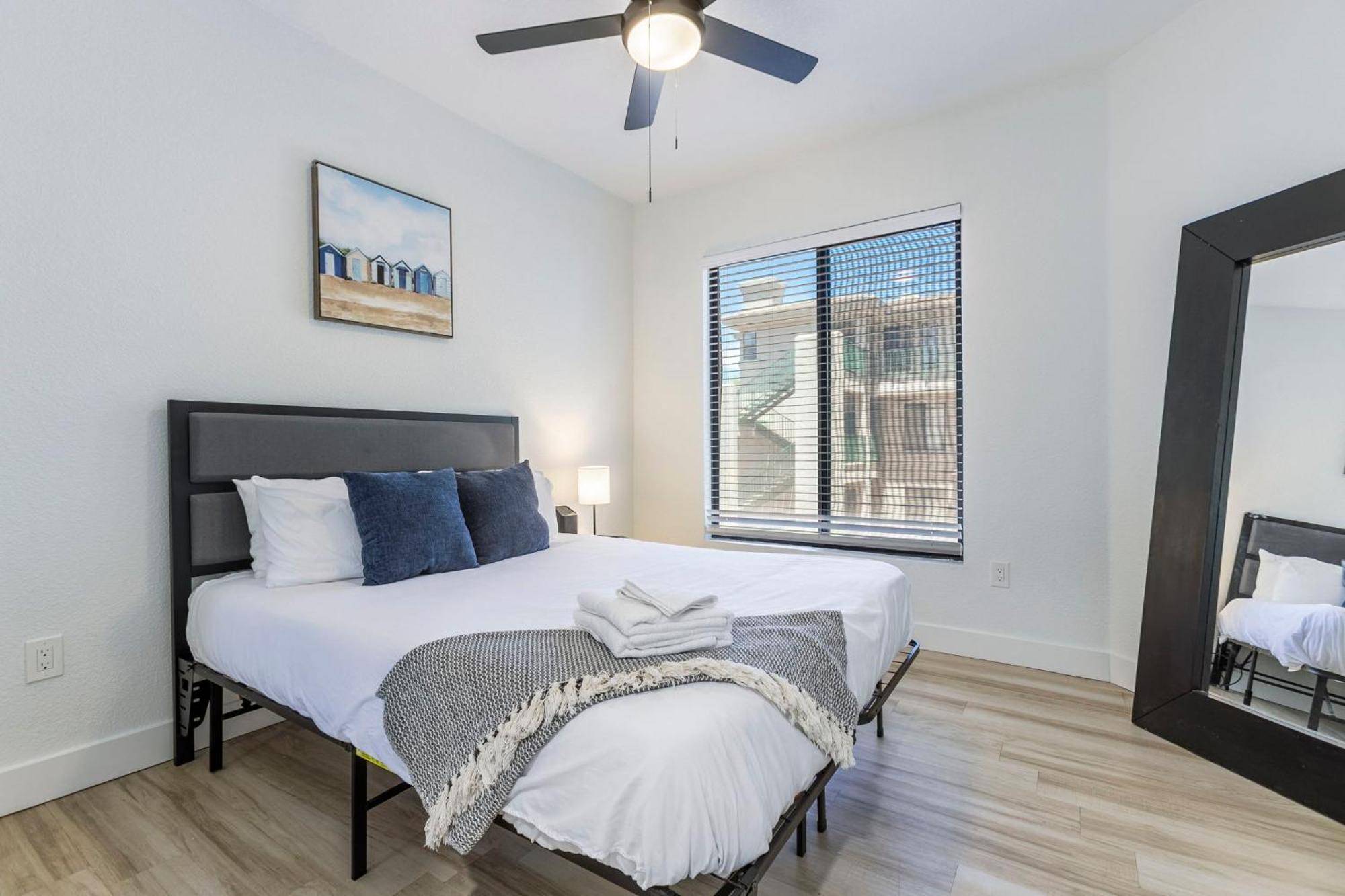 Two Cozysuites At Kierland Commons With Pool Apartment *
