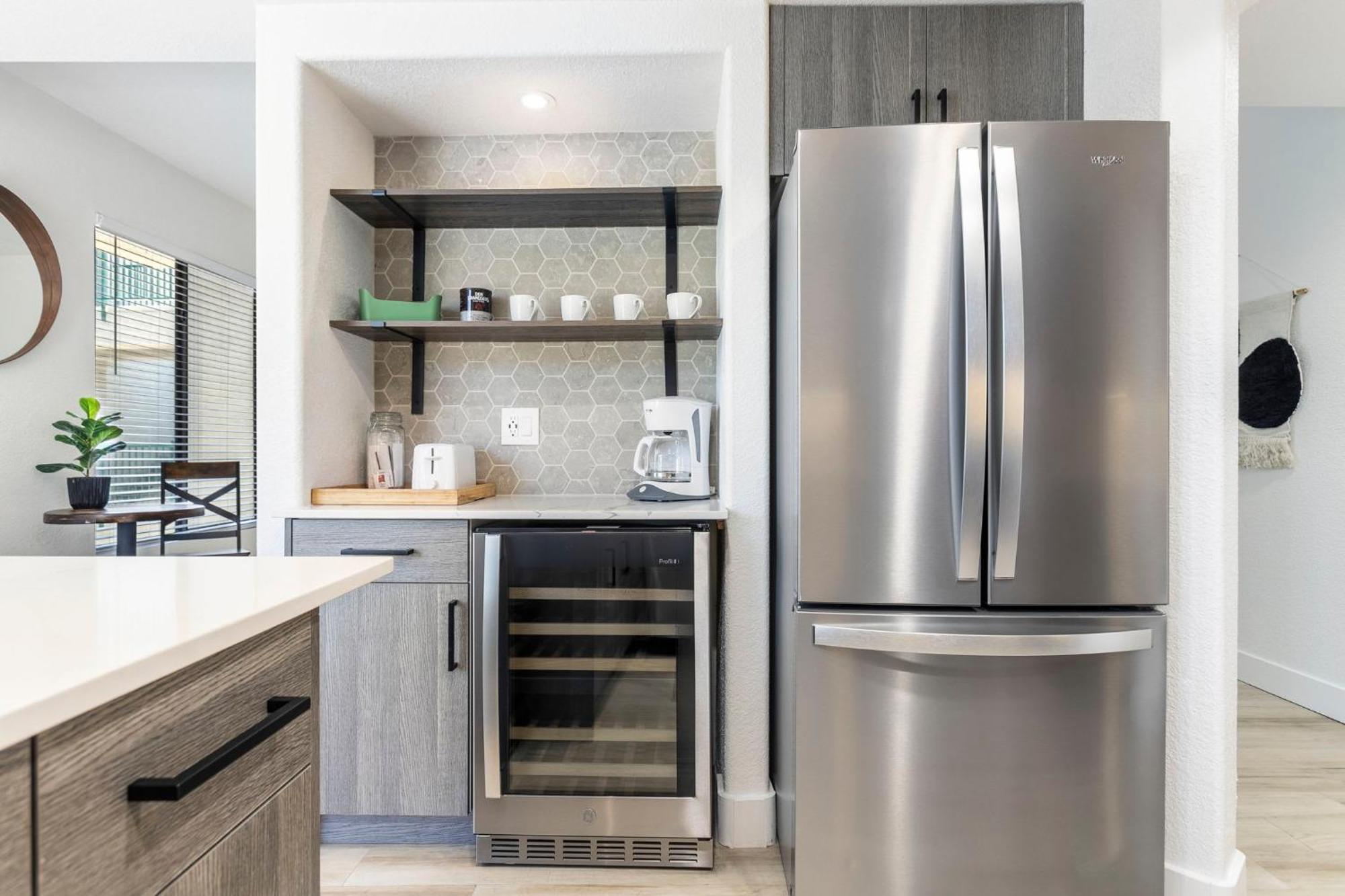Two Cozysuites At Kierland Commons With Pool Apartment