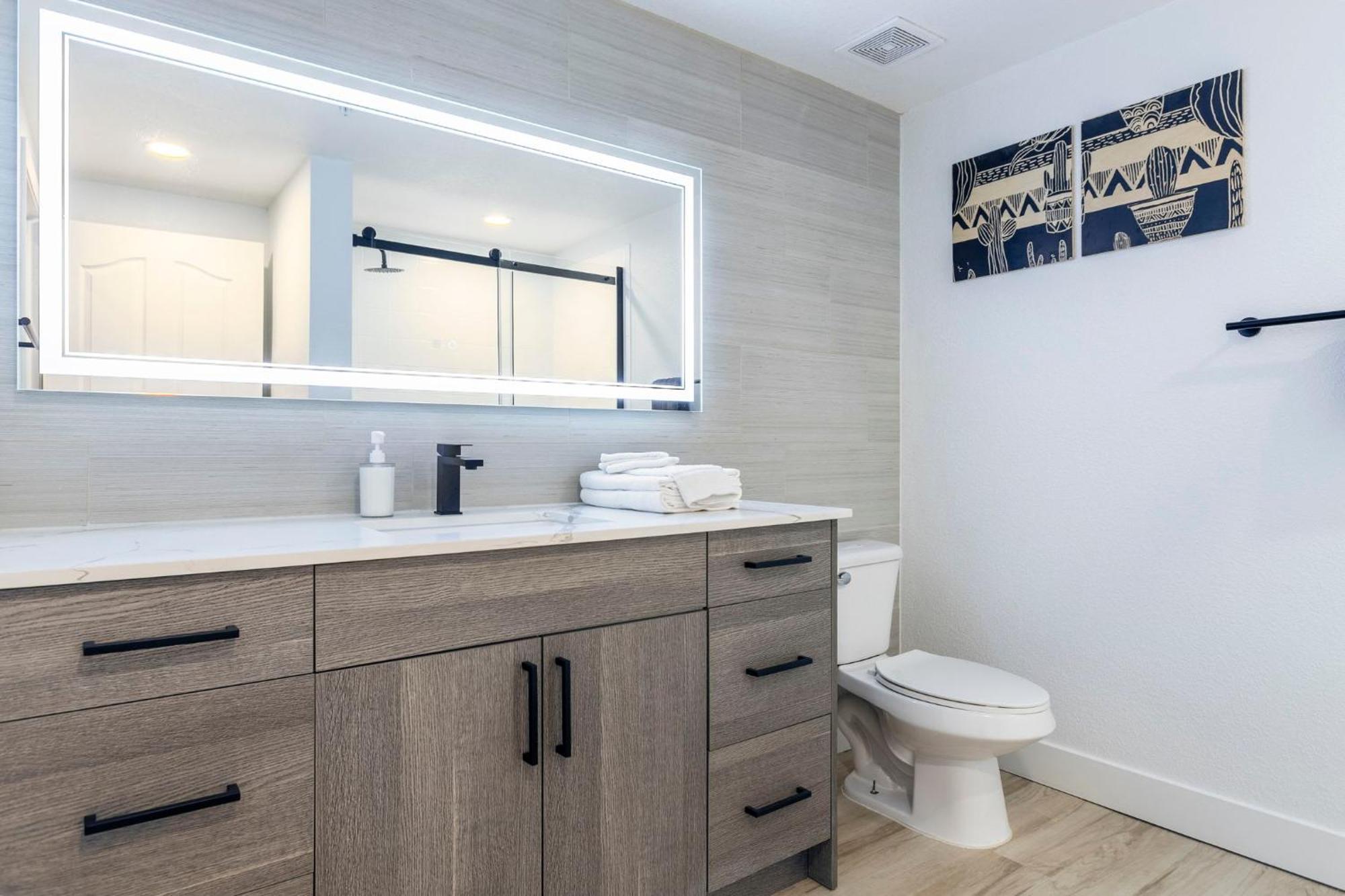 Two Cozysuites At Kierland Commons With Pool