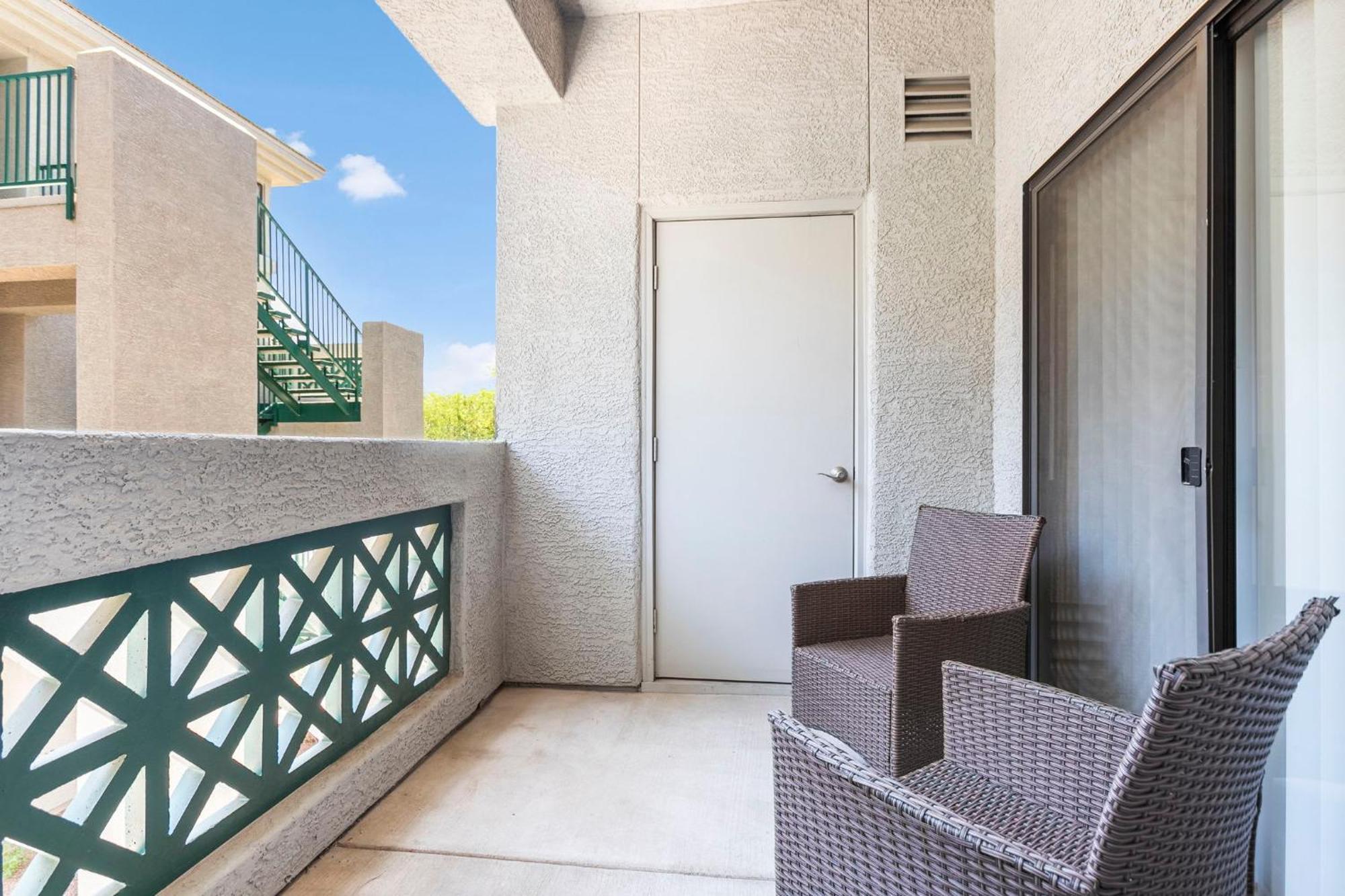 Two Cozysuites At Kierland Commons With Pool